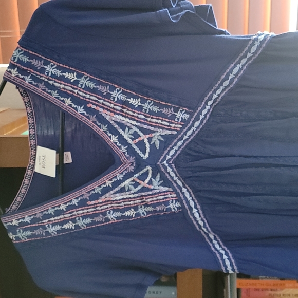 Blue Knox Rose V-neck Blouse - Picture 3 of 8